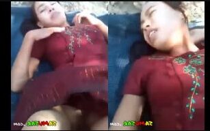 ခယ်မလေးကို ရှက်တီးတဲ့ စားဘဲကြီး